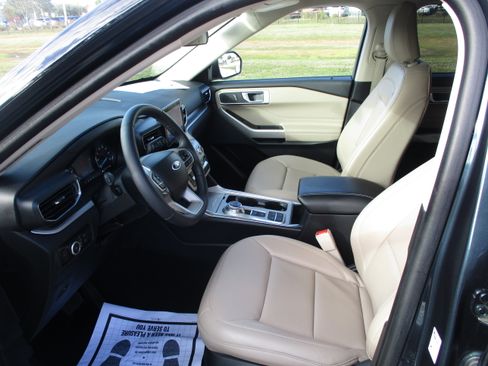 Certified 2024 Ford Explorer XLT w/ Equipment Group 202A image 10