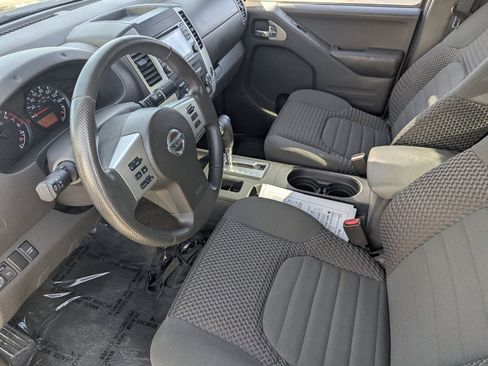 Used 2017 Nissan Frontier SV image 18