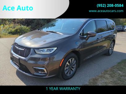Used 2022 Chrysler Pacifica Touring-L w/ Uconnect Theater Family Group