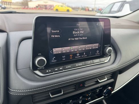 Used 2023 Nissan Rogue S image 13