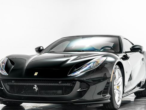 Used 2020 Ferrari 812 Superfast image 5