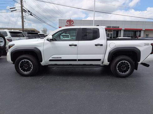 Used 2024 Toyota Tacoma TRD Off-Road AWD/4WD image 2