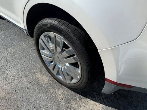 Used 2010 Lincoln MKX FWD image 7