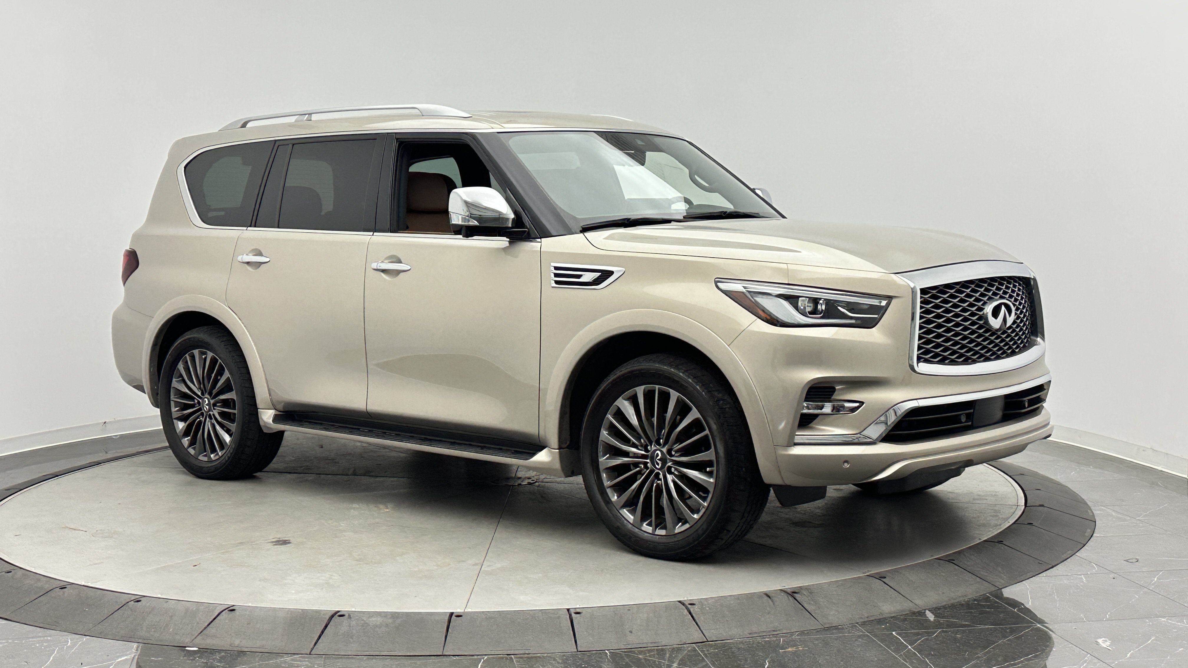 Used 2023 INFINITI QX80 Sensory w/ Cargo Package AWD/4WD image 3
