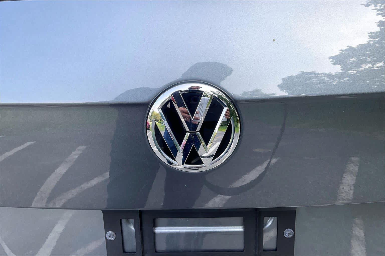Used 2021 Volkswagen Tiguan SE w/ Panoramic Sunroof Package AWD/4WD image 32