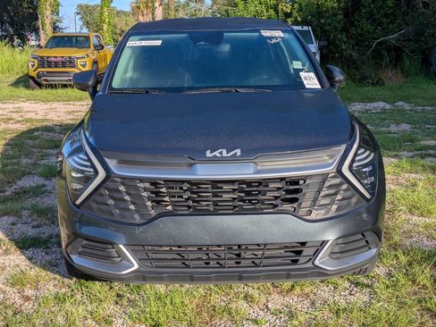 Used 2024 Kia Sportage LX FWD image 2