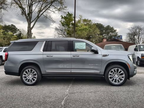 New 2026 GMC Yukon XL Denali w/ Denali Reserve Package AWD/4WD image 9