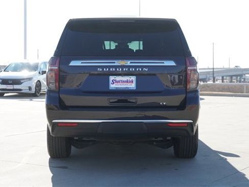 Used 2024 Chevrolet Suburban LT image 8