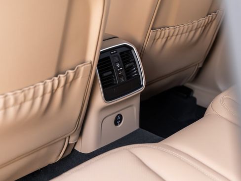 Certified 2026 Porsche Macan S AWD/4WD image 34