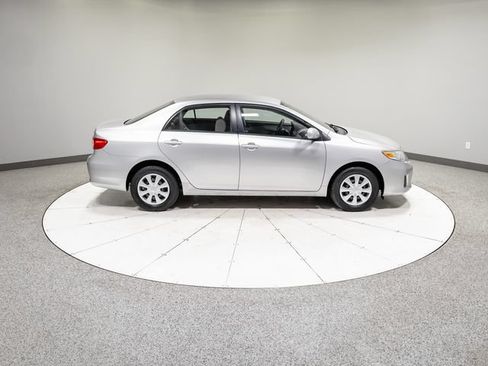 Used 2011 Toyota Corolla LE FWD image 3
