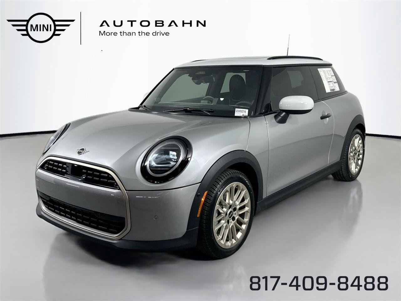 Used 2025 MINI Cooper 2-Door Hardtop FWD image 1