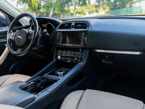 Used 2017 Jaguar F-PACE Premium image 74