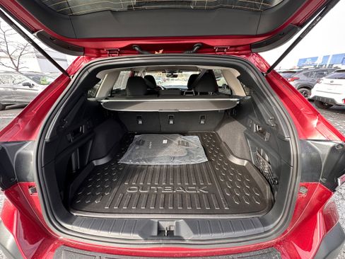 Used 2025 Subaru Outback Premium w/ Popular Package #1A image 9