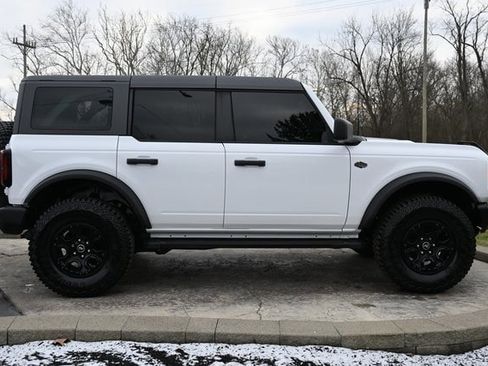 Used 2023 Ford Bronco Wildtrak image 4