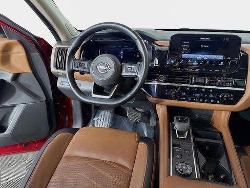 Used 2023 Nissan Pathfinder Platinum image 25