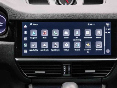 Used 2022 Porsche Cayenne Platinum Edition image 13