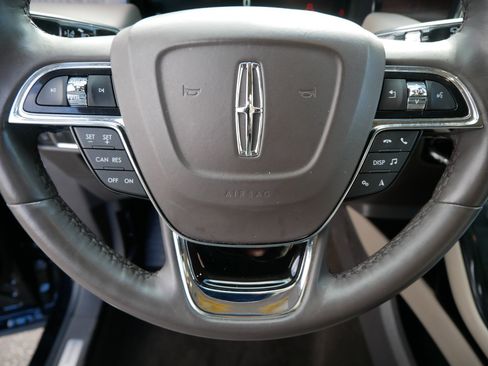 Used 2022 Lincoln Nautilus Reserve image 25