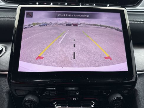 Used 2022 Jeep Grand Cherokee Limited image 24