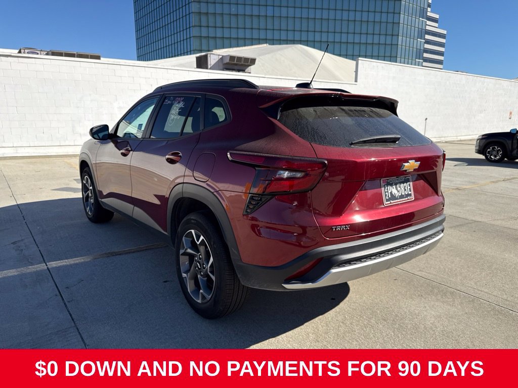 Used 2025 Chevrolet Trax LT w/ LT Convenience Package FWD image 8