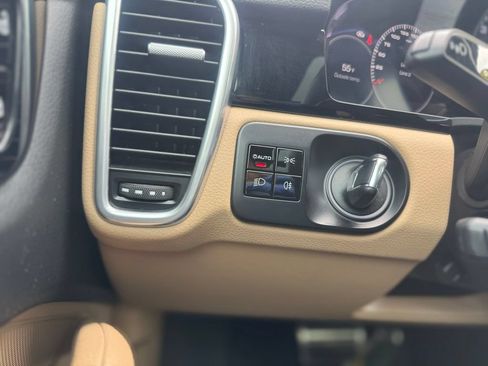 Used 2019 Porsche Cayenne S AWD/4WD image 35
