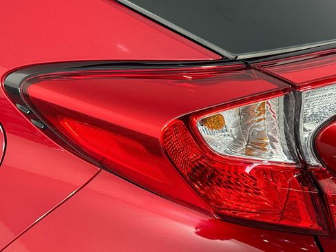 Used 2020 Toyota C-HR LE image 62