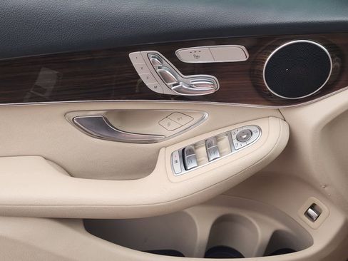 Used 2019 Mercedes-Benz GLC 300 image 22