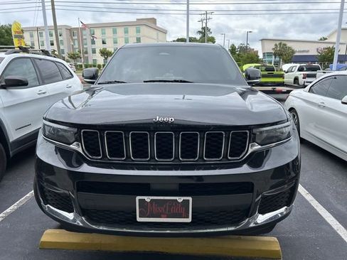 Used 2021 Jeep Grand Cherokee L Limited AWD/4WD image 2