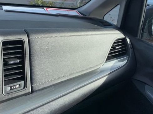 Used 2018 Toyota Sienna SE w/ Carpet Mat Package image 29