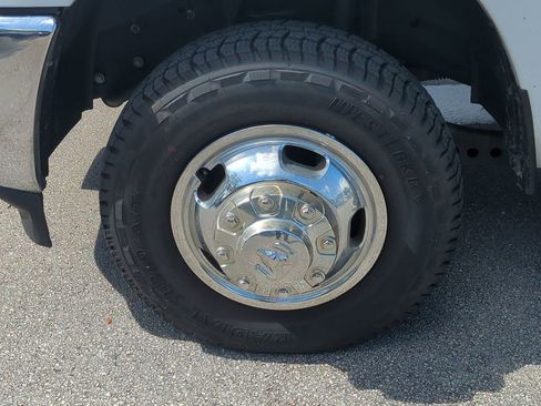 Used 2024 RAM 3500 Tradesman w/ Chrome Appearance Group AWD/4WD image 12