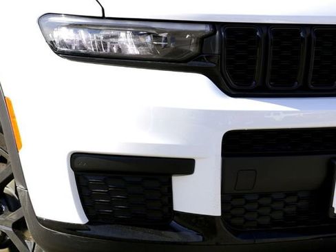 New 2025 Jeep Grand Cherokee L Laredo image 3