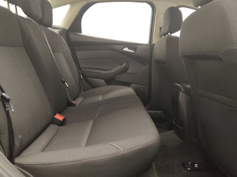 Used 2018 Ford Focus SE FWD image 19