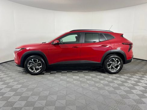 Certified 2026 Chevrolet Trax LT w/ Driver Confidence Package FWD image 2