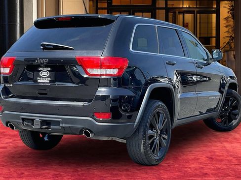 Used 2013 Jeep Grand Cherokee Altitude AWD/4WD image 12