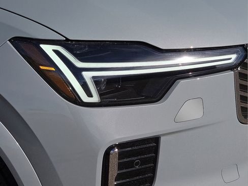 New 2026 Volvo XC90 B6 Plus w/ Protection Package Premier image 10