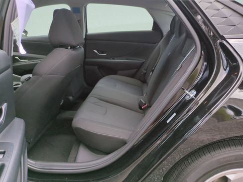 New 2025 Hyundai Elantra SE FWD image 12