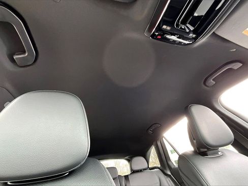 Used 2025 Mercedes-Benz GLC 300 4MATIC image 17