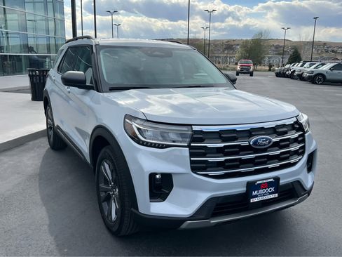 New 2026 Ford Explorer Active w/ Active Comfort Package image 4