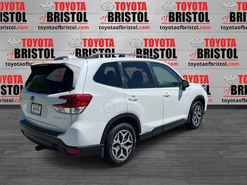 Used 2019 Subaru Forester Premium AWD/4WD image 3