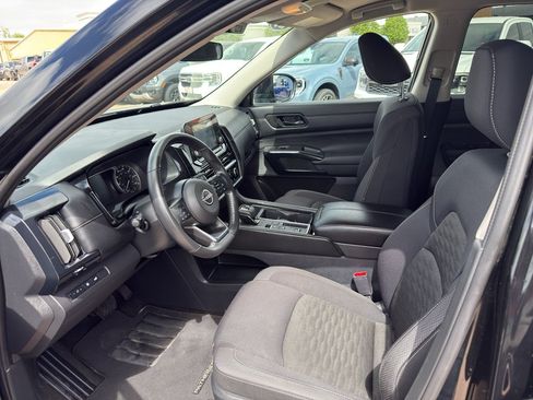 Used 2025 Nissan Pathfinder SV FWD image 9