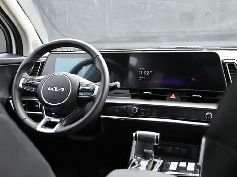 Used 2025 Kia Sportage EX w/ Premium Package image 13