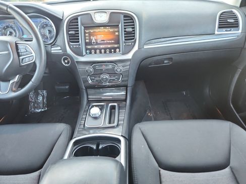 Used 2018 Chrysler 300 Touring image 21