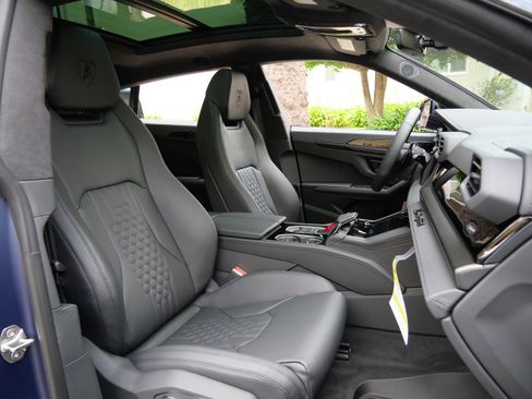 Used 2025 Lamborghini Urus SE image 8