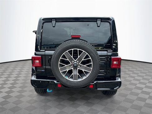 Used 2023 Jeep Wrangler Unlimited Sahara image 7