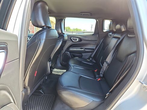 Used 2025 Jeep Compass Trailhawk AWD/4WD image 9
