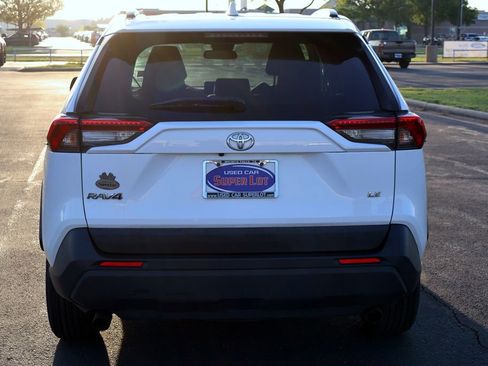 Used 2021 Toyota RAV4 LE FWD image 12