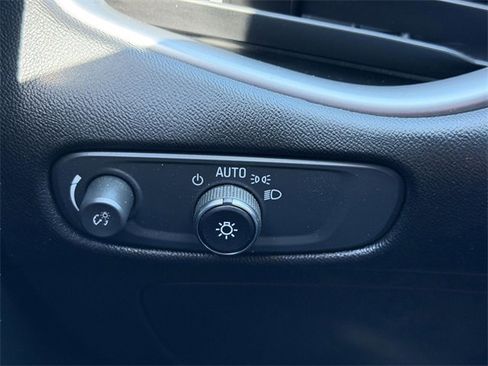 Used 2021 Chevrolet Malibu LS image 30