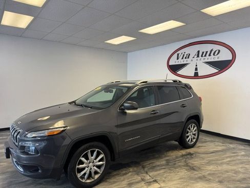 Used 2018 Jeep Cherokee Limited AWD/4WD image 5