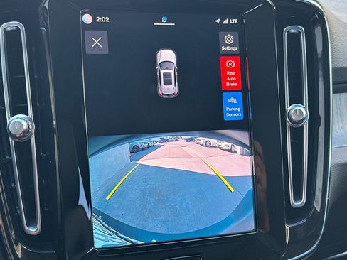 Certified 2023 Volvo XC40 B5 Plus w/ Protection Package Premier image 22