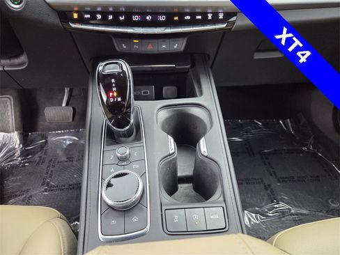 Used 2024 Cadillac XT4 Luxury w/ Cold Weather Package image 24