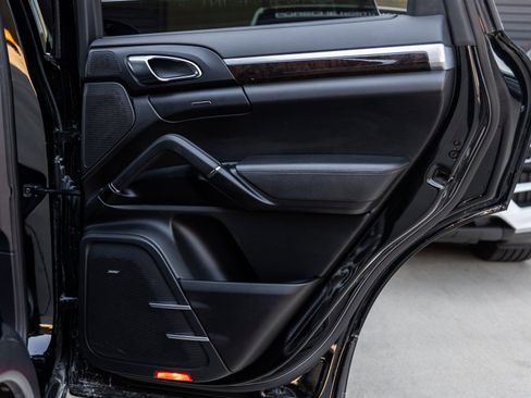 Certified 2018 Porsche Cayenne image 36